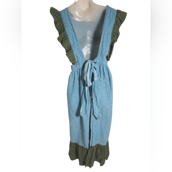 Needle in a Haystack Handmade Prairie Style Ruffle Apron — Retro Country Cooking - Picture 3 of 5